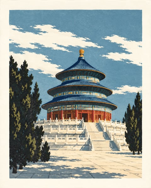 蓝灰天空下，祈年殿三层蓝瓦圆顶立于白石圆台，古柏在两侧围合。